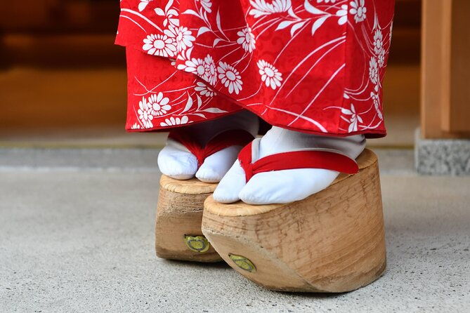 experience-authentic-gion-geisha-maiko-cultural-tour
