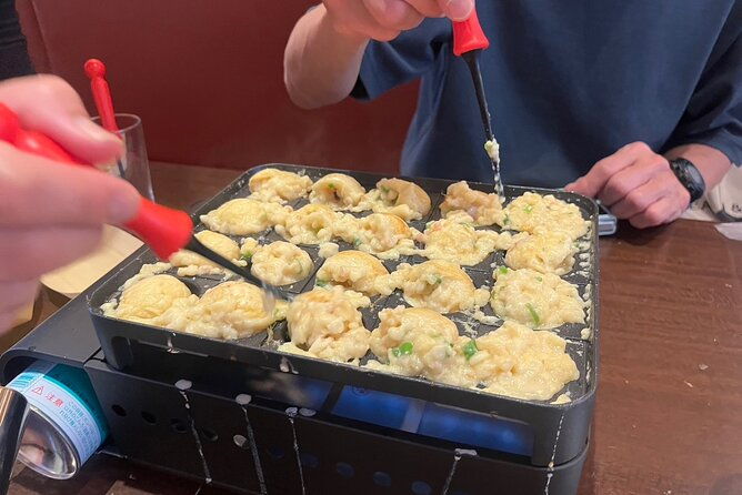 experience-cooking-takoyaki-in-its-birthplace-osaka