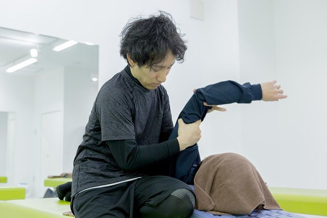 experience-shiatsu-stretch-in-japan