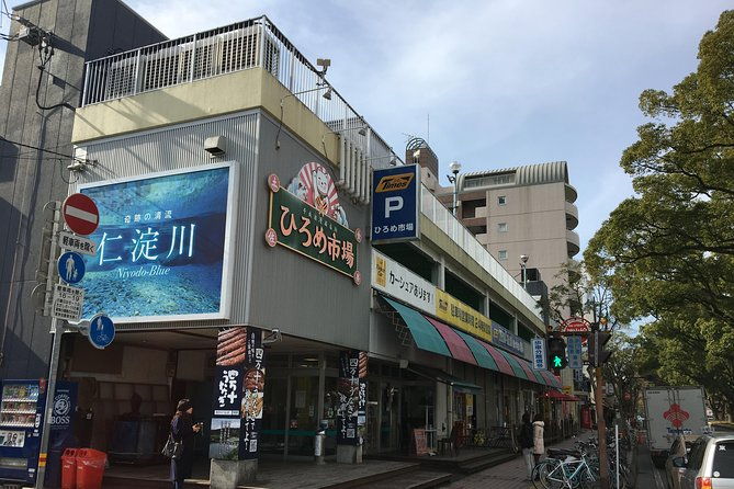 experience-the-energy-of-kochi-sunday-market-tour-includes-kochi-castle
