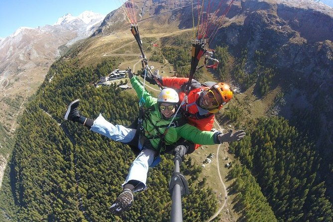 flymatterhorn-vip-paragliding-from-zermatt-with-matterhorn-view