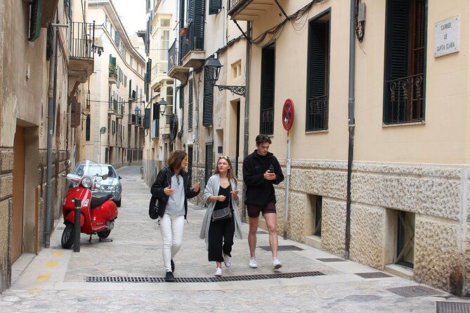 food-tasting-walking-tour-in-palma-with-a-local