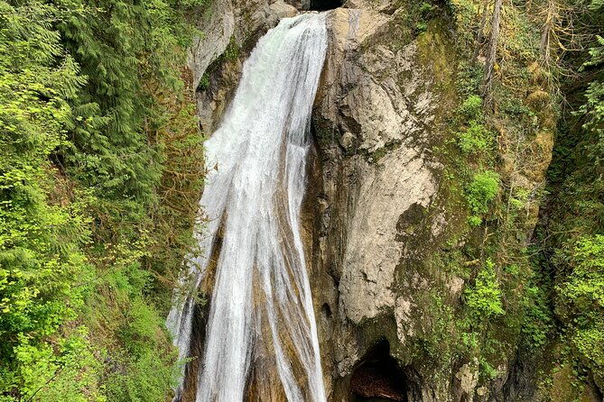 forest-hike-to-gorgeous-twin-and-snoqualmie-falls