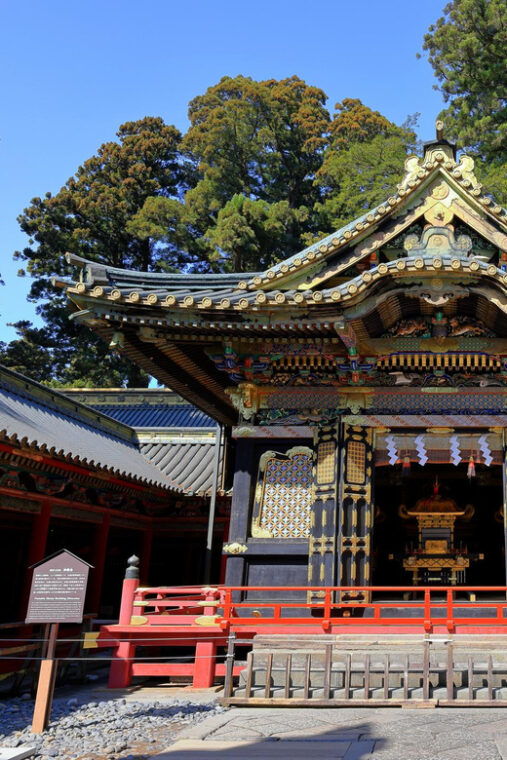 from-tokyo-nikko-toshogu-shrine-waterfall-lake-trip