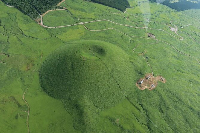 fukuoka-mount-aso-volcano-kumamoto-castle-grasslands-day-tour