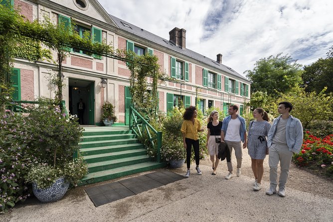 giverny-and-versailles-palace-audio-guided-day-trip-with-lunch-from-paris