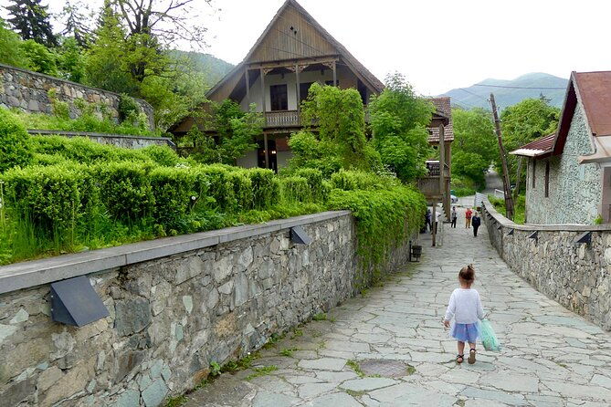 group-tour-dilijan-lake-parz-makaravank-monastery-winery