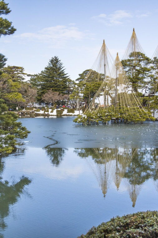 guided-bus-and-walking-tour-of-kanazawa-main-kenrokuen