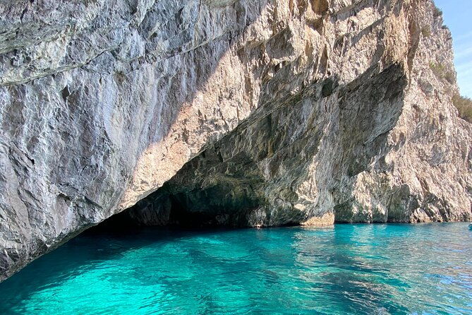 half-day-tour-of-capri-by-private-boat-2