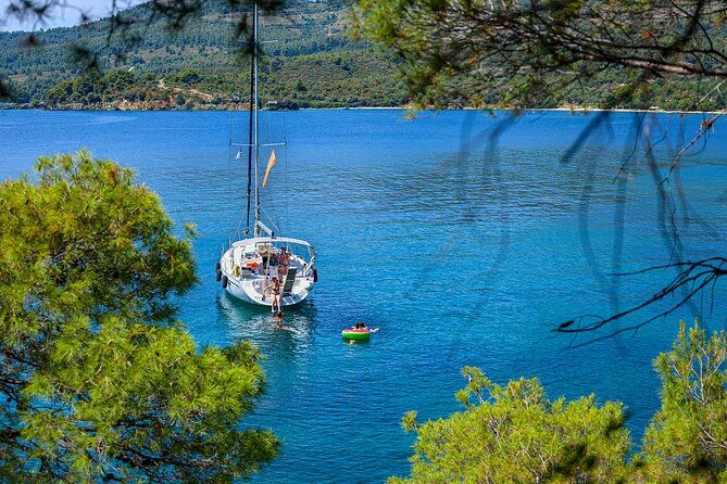 half-sailing-cruise-to-secret-bays-5-hours