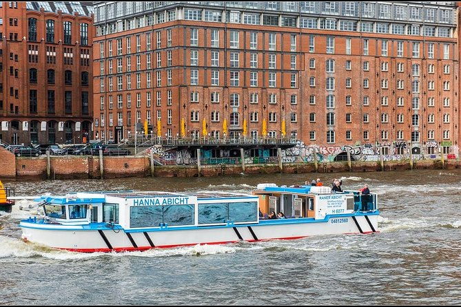 harbor-cruise-on-the-beautiful-elbe