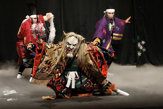 hiroshima-kagura-dance-show-and-roof-top-bar-night-tour