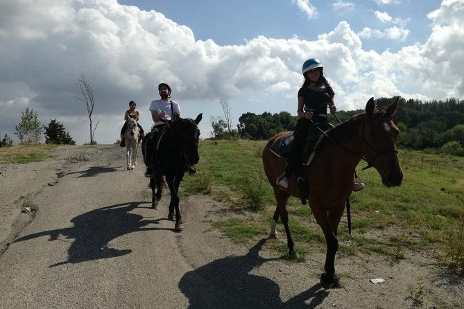 horse-riding-on-mount-vesuvius