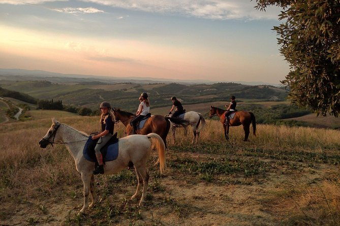 horsebackriding-explore-tuscan-nature