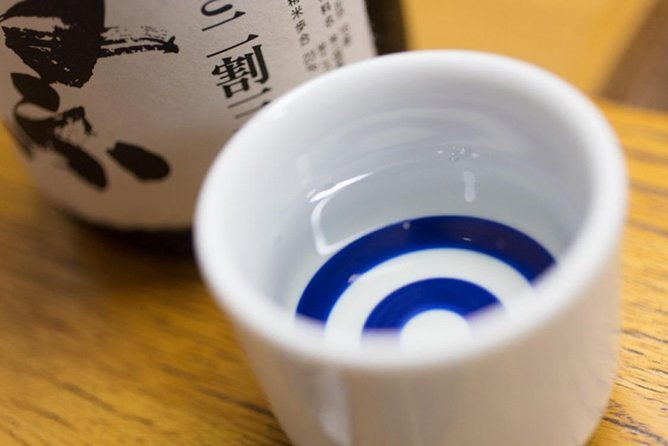 japanese-sake-lesson-tasting-at-izakaya-pub