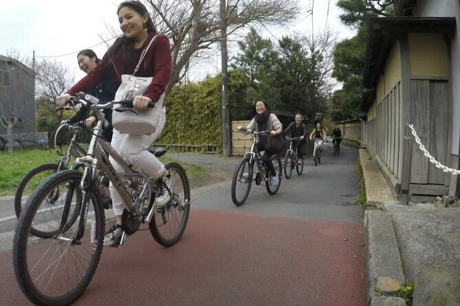 kamakura-heritage-bike-or-walk-tour-with-ex-rickshaw-guide
