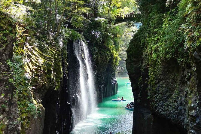 kyushu-kamishiromi-shrine-amano-iwato-and-takachiho-gorge-tour