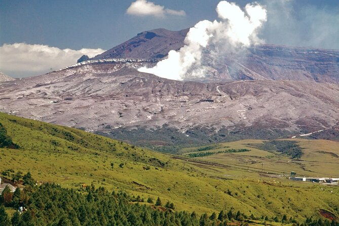 kyushu-kumamoto-and-aso-volcano-castle-day-tour-from-hakata