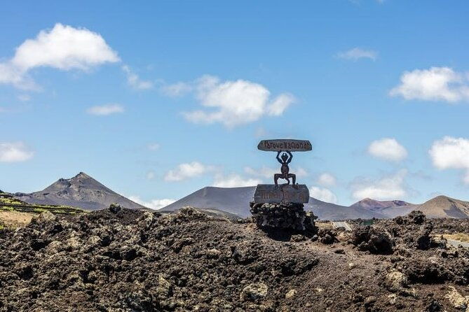 lanzarote-volcanoes-tour-departing-from-fuerteventura