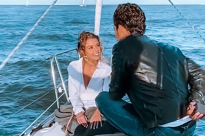 lisbon-private-luxury-boat-tour-with-welcome-drink