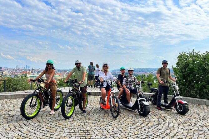 live-guided-%ef%b8%8ftrike-harley%ef%b8%8f-viewpoints-tour-of-prague