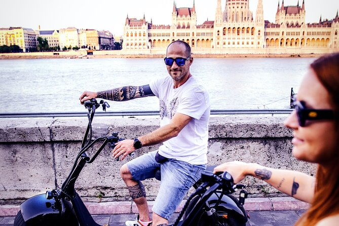 luna-e-scooter-rent-for-sightseeing-in-budapest