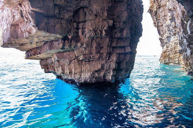 luxury-blue-cave-hvar-and-vis-boat-tour-from-split-and-brac