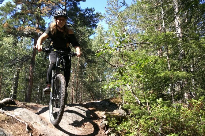 mountain-biking-small-group-in-stockholm-forests-for-beginners