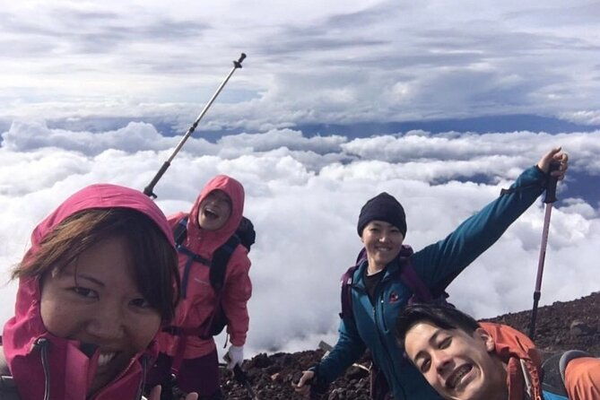 mt-fuji-trekking-1-day-tour-up-to-the-summit