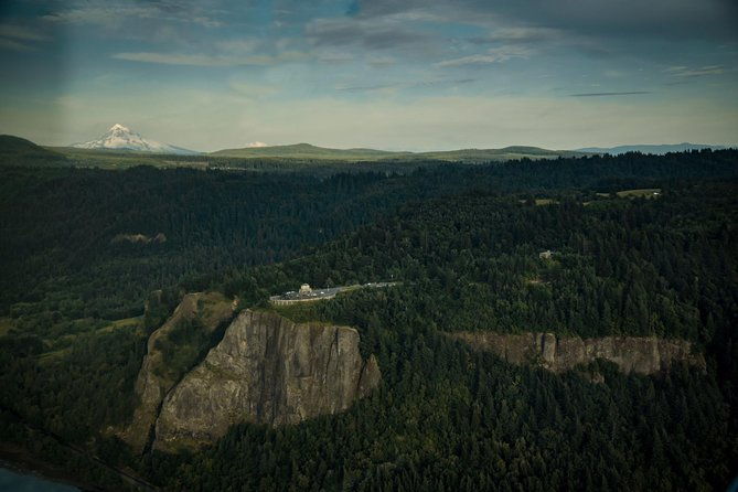 multnomah-falls-columbia-gorge-scenic-flight-by-envi-adventures