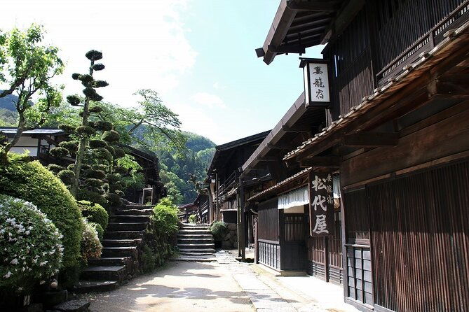 nakasendo-post-town-trekking-and-izakaya-hopping-tour