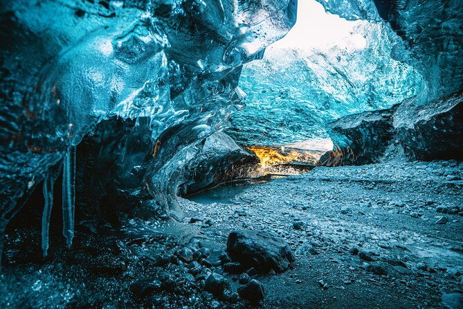 natural-blue-ice-cave-tour-of-vatnajokull-glacier-from-jokulsarlon