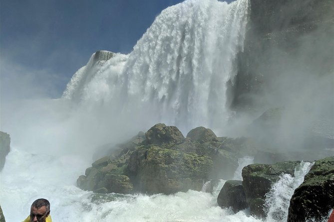 niagara-falls-canadian-side-tour-and-maid-of-the-mist-boat-ride-option