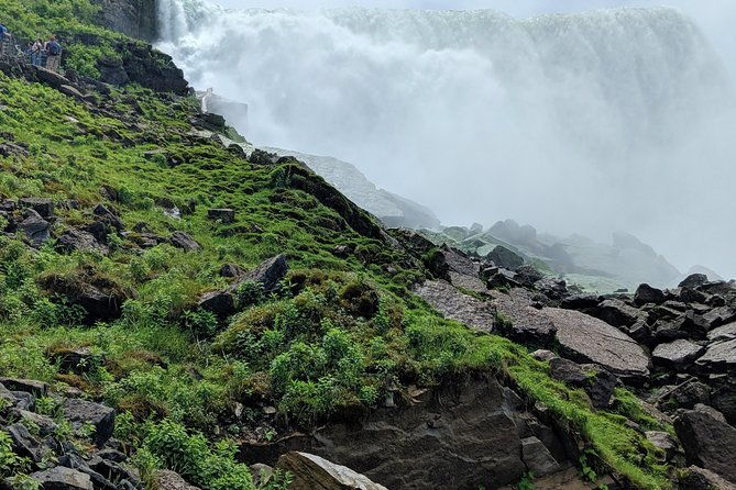 niagara-falls-in-1-day-tour-of-american-and-canadian-sides