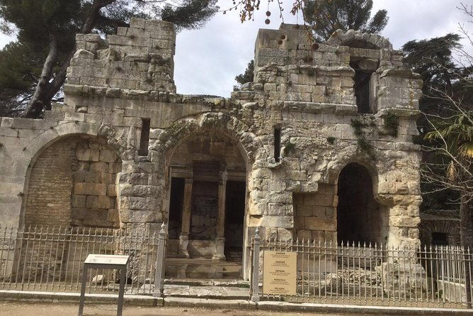 nimes-uzes-pont-du-gard-small-group-half-day-tour-from-avignon