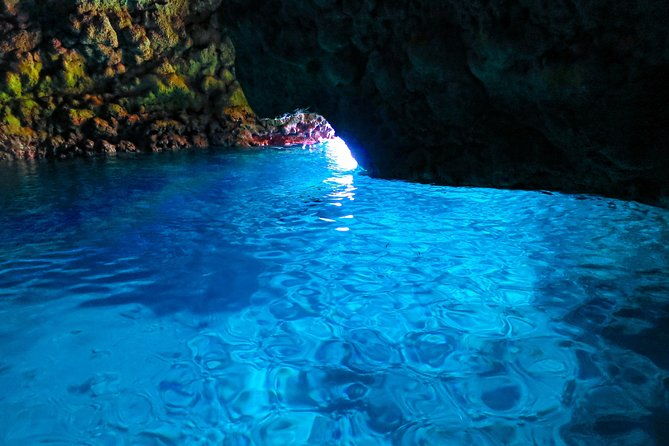 okinawa-blue-cave-snorkeling-and-easy-boat-holding-private-system-very-satisfied-with-the-beautiful-facilities-of-the-shop-with-photo-and-video-shooting-service
