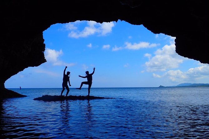 okinawa-ishigaki-kabira-bay-sup-or-canoe-and-blue-cave-snorkeling