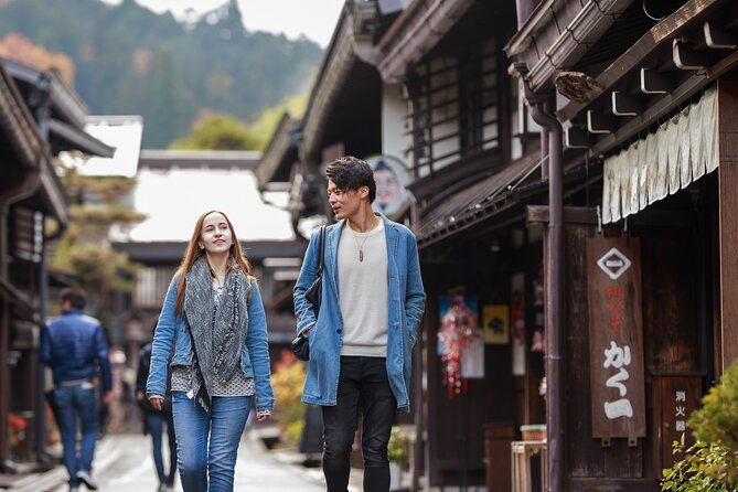 one-way-bus-from-kanazawa-to-takayama-with-a-stop-at-shirakawago