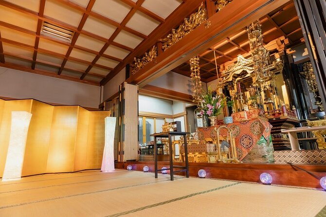 osaka-aroma-massage-with-bamboo-stick-at-the-temple