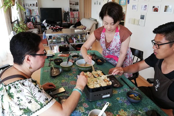 osaka-takoyaki-and-matcha-whisking