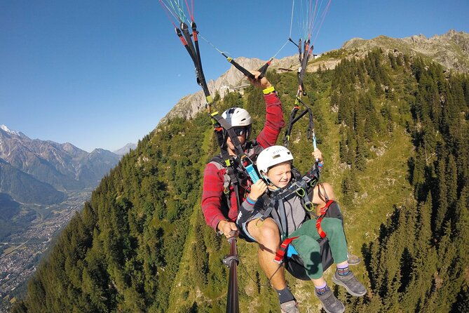 paragliding-tandem-flight-over-the-alps-in-chamonix