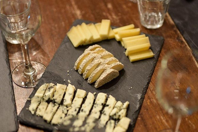 paris-art-of-pairing-cheese-and-wine-tasting-in-a-cheese-cellar