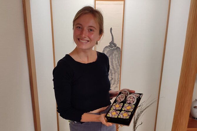 private-art-sushi-roll-class-in-kyoto