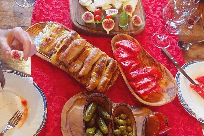 private-authentic-local-food-at-family-home-experince