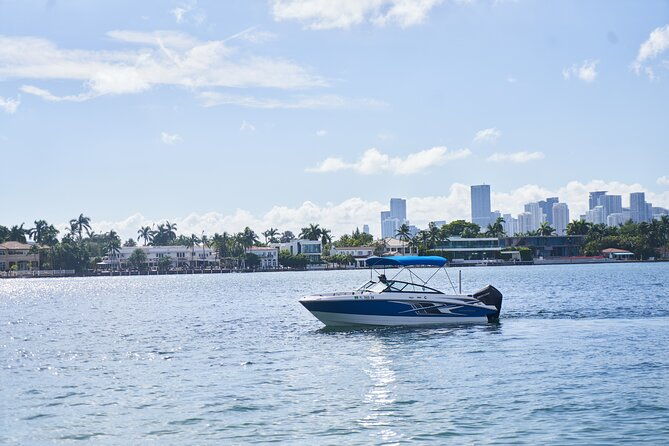 private-boat-ride-in-miami-with-experienced-captain-and-champagne