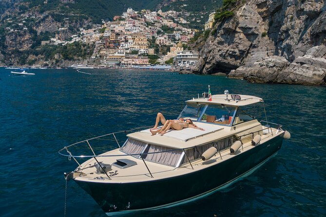 private-boat-tour-along-the-amalfi-coast-or-capri