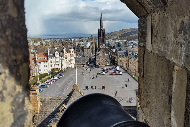 private-edinburgh-full-day-guided-tour-in-a-luxury-levc-txe
