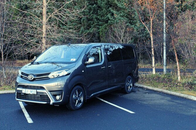 private-keflavik-airport-transfer-round-trip