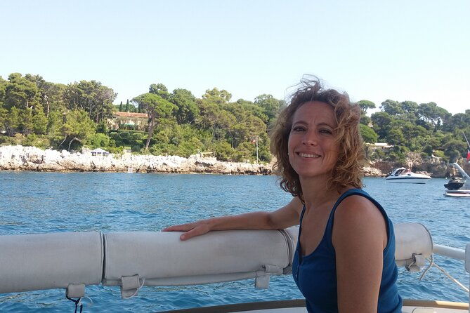 private-ride-with-sea-bath-in-solar-catamaran