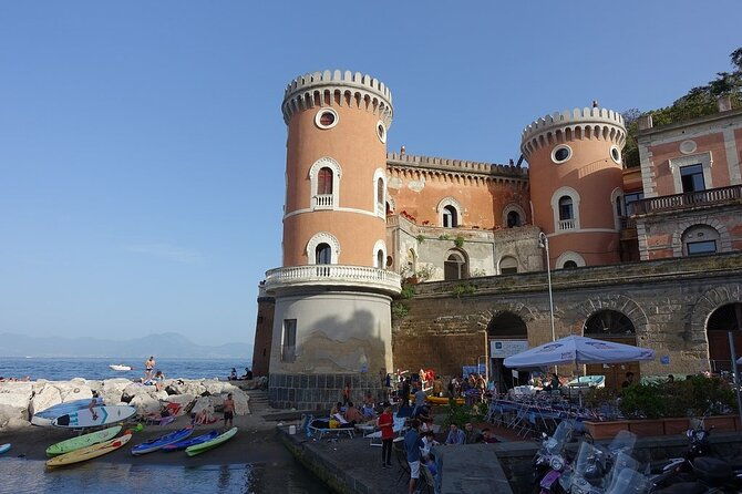 private-sightseeing-tour-in-naples-by-vespa